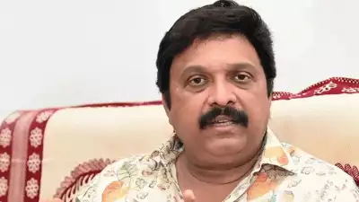 യൂണിയനുകളുടെ കൊടി തോരണങ്ങള്‍ ബസ് സ്റ്റേഷനുകളില്‍ വേണ്ട; ഇനിയും സ്ഥാപിച്ചാല്‍ ഫൈന്‍ ഈടാക്കുമെന്ന് കെബി ഗണേഷ്‌കുമാര്‍