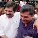 ആദ്യ രണ്ട് മണിക്കൂറിൽ നിലമ്പൂരിൽ 8 ശതമാനം പോളിങ്; പരസ്പരം ചേർത്ത് പിടിച്ച് ആര്യാടനും സ്വരാജും, ബൂത്ത് രണ്ടിൽ പോളിങ് നിർത്തിവെച്ചു