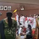 തലയിലും ദേഹത്തും ചുവന്ന മഷിയൊഴിച്ച് ഡെസ്‌കിൽ കയറി പ്രതിഷേധം; തൃശൂർ കോർപ്പറേഷനിൽ കൂട്ട സസ്‌പെൻഷൻ