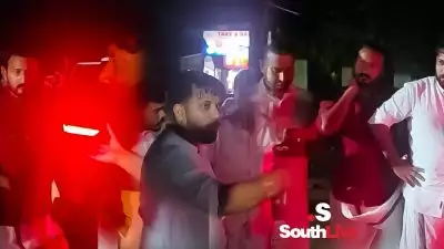 'ഷാഫി പറമ്പിലിന്റെയും രാഹുൽ മാങ്കൂട്ടത്തിലിന്റെയും പദവി റദ്ദാക്കണം'; ഉദ്യോഗസ്ഥരെ ഭീഷണിപ്പെടുത്തിയെന്ന പരാതിയിൽ അടിയന്തര റിപ്പോർട്ട് തേടി തിരഞ്ഞെടുപ്പ് കമ്മീഷൻ