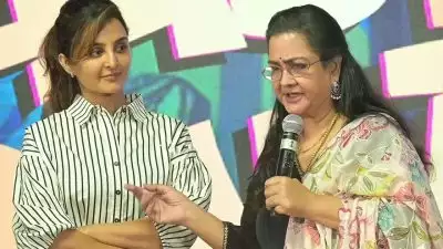 മഞ്ജുവിന്റെ അച്ഛന്‍ അന്ന് ചാന്‍സ് ചോദിച്ച് സെറ്റില്‍ വന്നു, കണ്ണൊക്കെ നീട്ടി വരച്ച കൊച്ച് മഞ്ജുവിന്റെ ചിത്രവുമായി..; ഉര്‍വശിയുടെ വെളിപ്പെടുത്തല്‍