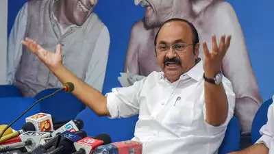 'ദേശീയപാത ചീട്ടുകൊട്ടാരം പോലെ തകരുന്നു, കോടിക്കണക്കിന് രൂപയുടെ അഴിമതിയുണ്ടായി'; വിമർശിച്ച് വി ഡി സതീശൻ
