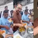 സിനിമ വിജയിക്കാന്‍ എന്തുമാവാം, മുംബൈ സ്ട്രീറ്റില്‍ ആമിര്‍ ഖാന്റെ വട പാവ് വില്‍പ്പന; പിന്നാലെ വിമര്‍ശനം