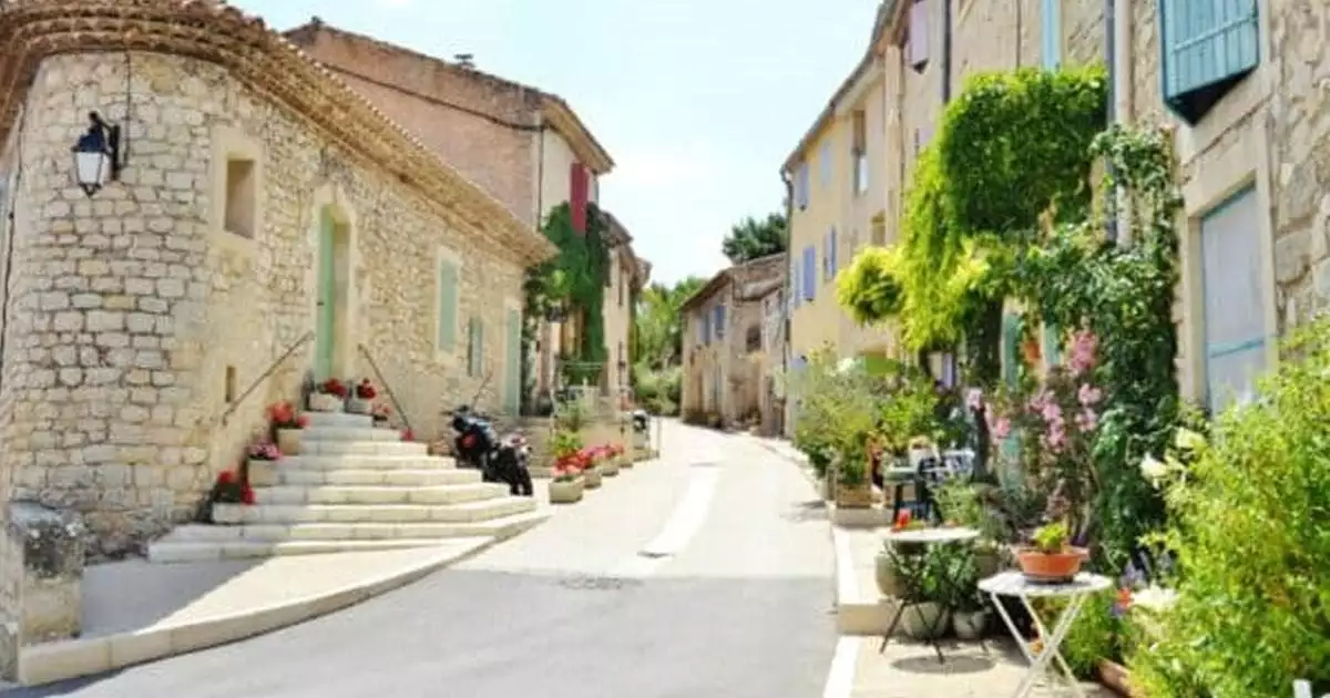 '100 രൂപ'യ്ക്ക് ആഡംബര വീടുകൾ വിൽക്കുന്ന യൂറോപ്യൻ പട്ടണം; പക്ഷെ ചില നിബന്ധനകളുണ്ട്..