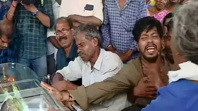 'കണ്ണീരായി ബിന്ദു.... നെഞ്ചുപൊട്ടി അലറിക്കരഞ്ഞ് മക്കൾ'; കോട്ടയം മെഡിക്കൽ കോളേജ് അപകടത്തിൽ മരിച്ച ബിന്ദുവിനെ യാത്രയാക്കി നാട്