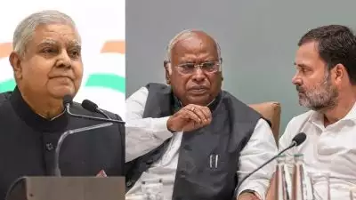 ഉപരാഷ്ട്രപതിയുടെ അപ്രതീക്ഷിത രാജി; യോഗം വിളിച്ച് കോൺഗ്രസ്, ഖാർഗെയും രാഹുൽ ഗാന്ധിയും നേതൃത്വം നൽകി
