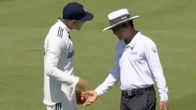IND vs ENG: “ഇന്ത്യയോട് സഹതാപമില്ല, ബുംറയോടൊന്ന് ചോദിക്കാമായിരുന്നു”: പന്ത് മാറ്റത്തിലെ ഇന്ത്യയുടെ പരാജയത്തെ വിമശിച്ച് ഇംഗ്ലണ്ട് മുൻ താരം
