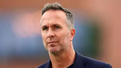 IND VS ENG: അവനെ കളിപ്പിക്കാതിരിക്കുന്നത് സുരക്ഷിതമായ തീരുമാനം, എന്നാൽ മറിച്ചായിരുന്നെങ്കിൽ...: ബുംറയെ വിട്ട് മറ്റൊരു താരത്തിന്റെ പുറകെ മൈക്കൽ വോൺ