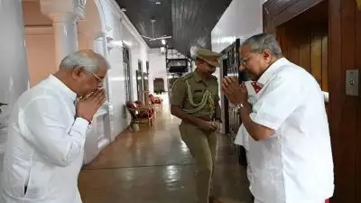 തര്‍ക്കങ്ങള്‍ക്കും വിവാദങ്ങള്‍ക്കും ഇടയില്‍ മുഖ്യമന്ത്രി - ഗവര്‍ണര്‍ കൂടിക്കാഴ്ച; ഭാരതാംബയില്‍ എസ്എഫ്‌ഐ സമരത്തിന് പിന്നാലെ നിര്‍ണായക യോഗം