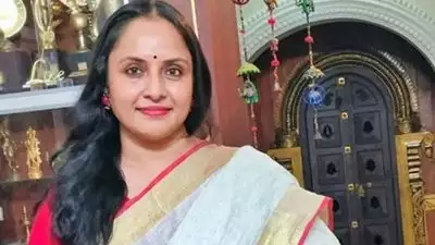ഉറങ്ങാൻ പോലും പറ്റാത്ത അവസ്ഥയായിരുന്നു, ഡിപ്രഷനിലേക്ക് പോയി, ഒന്നൊന്നര മാസത്തോളം കൗൺസിലിങും: തുറന്നുപറഞ്ഞ് നിഷാ സാരംഗ്