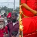 'ചുവന്ന വസ്ത്രവും ചെങ്കൊടിയുമായി പാലായിൽനിന്ന് നടന്നെത്തി, മുദ്രാവാക്യം വിളിച്ച് ഒരുനോക്ക് കാണാൻ അടുത്തേക്ക്'; വിഎസിനെ യാത്രയാക്കാൻ എത്തിയ സഖാവ് പി കെ സുകുമാരൻ