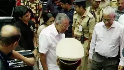 മുഖ്യമന്ത്രി പിണറായി വിജയനും കുടുംബവും അമേരിക്കയിലേക്ക് പുറപ്പെട്ടു; യാത്ര ദുബായ് വഴി; ഇക്കുറിയും പകരം ചുമതല ആര്‍ക്കും കൈമാറിയില്ല; വിമര്‍ശിച്ച് പ്രതിപക്ഷം