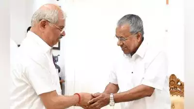 'സര്‍ക്കാര്‍ പരിപാടികളില്‍ 'കാവിക്കൊടിയേന്തിയ ഭാരതാംബ'ഉണ്ടാവില്ല, രാജേന്ദ്ര ആര്‍ലേക്കർ ഉറപ്പ് നൽകി'; മുഖ്യമന്ത്രി-ഗവര്‍ണര്‍ കൂടിക്കാഴ്ചയില്‍ ശീതയുദ്ധത്തിന് സമാപ്തി