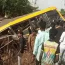 തമിഴ്നാട്ടിൽ സ്വകാര്യ സ്‌കൂൾ വാനിൽ ട്രെയിൻ ഇടിച്ച് അപകടം; അഞ്ച് വിദ്യാർത്ഥികൾ മരിച്ചു