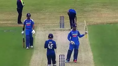 യൂത്ത് ഏകദിന ചരിത്രത്തിലെ ഏറ്റവും വേഗമേറിയ സെഞ്ച്വറി, റെക്കോഡുകൾ തകരുന്നു; ഇന്ത്യൻ സീനിയർ ടീമിലേക്ക് അവകാശവാദം ഉന്നയിച്ച് 14 കാരൻ