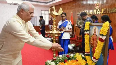 ആര്‍എസ്എസ് ചിത്ര വിവാദം; കേരള സര്‍വകലാശാല രജിസ്ട്രാര്‍ക്ക് സസ്‌പെന്‍ഷന്‍