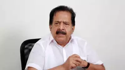 സിപിഎമ്മിനെ സഹായിക്കാനാണ് തിരഞ്ഞെടുപ്പ് കമ്മിഷന്‍ ശ്രമിക്കുന്നത്; ഗുരുതര ആരോപണവുമായി രമേശ് ചെന്നിത്തല രംഗത്ത്