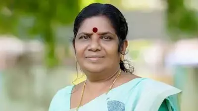 സഹപാഠികള്‍ വിലക്കിയിട്ടും ഷീറ്റിന് മുകളില്‍ വലിഞ്ഞുകയറി; അധ്യാപകരെ കുറ്റപ്പെടുത്താന്‍ സാധിക്കില്ല; ഷോക്കേറ്റ് മരിച്ച വിദ്യാര്‍ത്ഥിയെ കുറ്റപ്പെടുത്തി മന്ത്രി ചിഞ്ചുറാണി