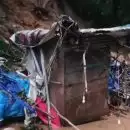 കനത്ത മഴ, മൂന്നാറില്‍ ദേശീയപാതയില്‍ മണ്ണിടിഞ്ഞു; നാല് വഴിയോര കടകള്‍ തകര്‍ന്നു