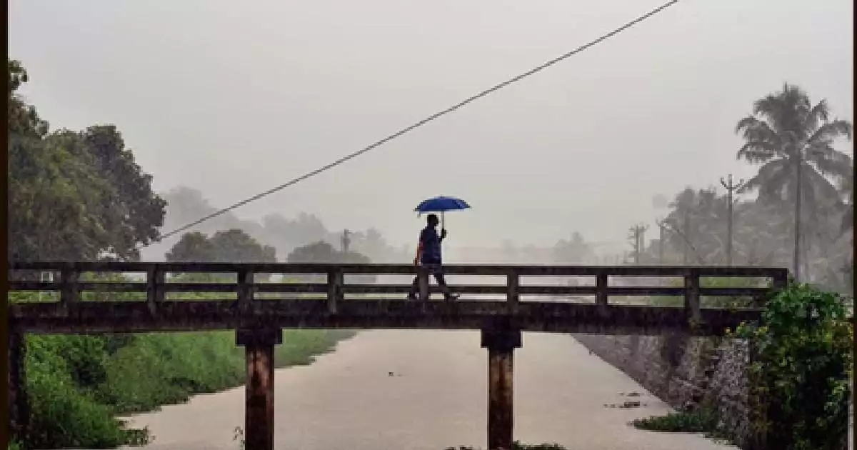 ആറ് ജില്ലകളിൽ ഓറഞ്ച് അലേർട്ട്; രണ്ട് ജില്ലകളിലും മൂന്ന് താലൂക്കുകളിലും വിദ്യാഭ്യാസ സ്ഥാപനങ്ങൾക്ക് അവധി