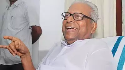 വിഎസ് അച്യുതാനന്ദന്റെ ആരോഗ്യ നില ഗുരുതരമായി തുടരുന്നു; രക്തസമ്മർദ്ദവും വൃക്കകളുടെ പ്രവർത്തനവും സാധാരണ നിലയിലാക്കാൻ ശ്രമം