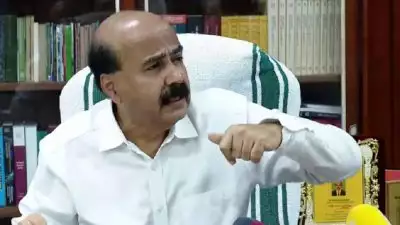 'രജിസ്ട്രാർ ആദ്യം പുറത്തുപോകട്ടെ'; വിട്ടുവീഴ്ചയ്ക്കില്ലെന്ന് വിസി മോഹനൻ കുന്നുമ്മൽ, മന്ത്രി ആർ ബിന്ദുവിന്റെ നിർദേശം തള്ളി