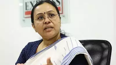 'ആശുപത്രികളിൽ എത്തുന്നത് ഉൾക്കൊള്ളുന്നതിലും അധികം രോഗികൾ'; മെഡിക്കല്‍ കോളേജിലെ നിലത്ത് കിടത്തി ചികിത്സയെ ന്യായീകരിച്ച് ആരോഗ്യമന്ത്രി