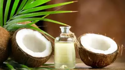 കുത്തനെ ഉയർന്ന വെളിച്ചെണ്ണവില താഴേക്ക്; ലിറ്ററിന്‌ 390 രൂപയായി