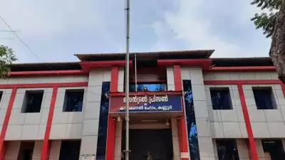 കണ്ണൂര്‍ സെന്‍ട്രല്‍ ജയിലില്‍ നിന്ന് വീണ്ടും മൊബൈല്‍ ഫോണുകള്‍ പിടികൂടി; കണ്ടെത്തിയത് മൂന്ന് സമാര്‍ട്ട് ഫോണുകളും ചാർജറുകളും