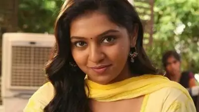 കൊച്ചിയിൽ ഐടി ജീവനക്കാരനെ തട്ടിക്കൊണ്ടുപോയ സംഭവം: നടി ലക്ഷ്മി മേനോനെ തിരഞ്ഞ് പൊലീസ്, ചോദ്യം ചെയ്യും