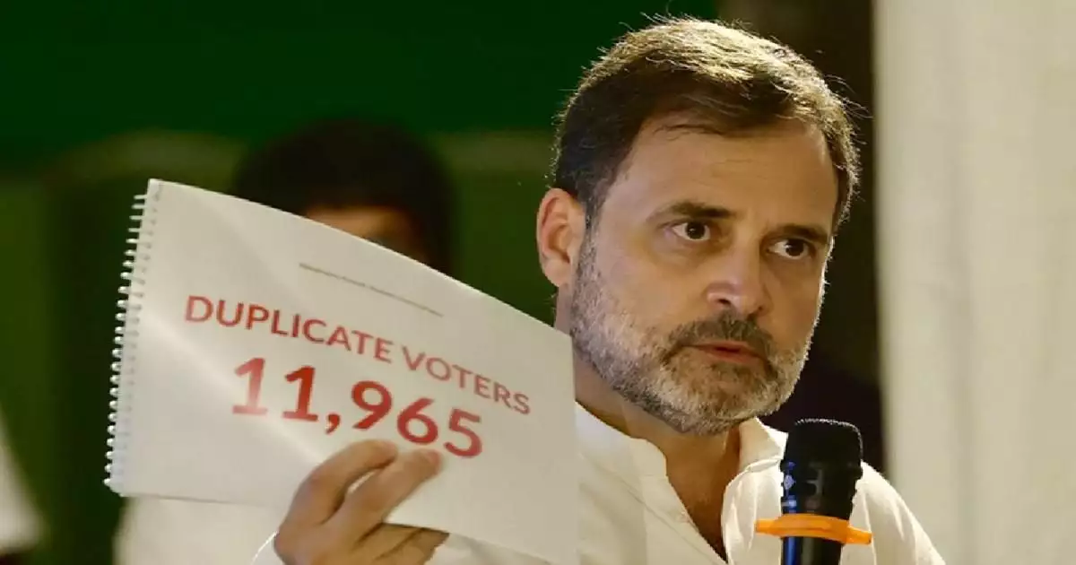 രാഹുൽ ഗാന്ധി ഉയർത്തിയ വോട്ടർ പട്ടിക അട്ടിമറി പാർലമെൻറിൽ ഉന്നയിക്കാൻ കോൺഗ്രസ്; ഇരു സഭകളിലും ഇന്ന് നോട്ടീസ് നൽകും
