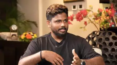“ടീം മീറ്റിംഗുകളിൽ അവൻ ഉറക്കത്തിലായിരിക്കും, പക്ഷേ ടീമിനായി പ്രധാനപ്പെട്ട റൺസ് നേടും”; ആർആർ ബാറ്ററെ കുറിച്ച് സഞ്ജു സാംസൺ