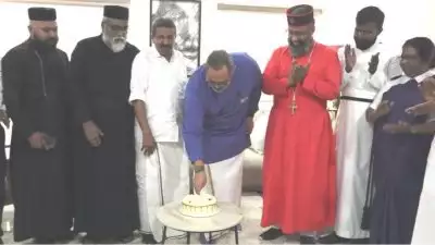 കന്യാസ്ത്രീകളുടെ മോചനത്തിന് നന്ദി; ബിജെപി ഓഫീസില്‍ കേക്കുമായി ക്രൈസ്തവ നേതാക്കള്‍