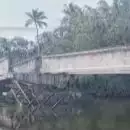 ആലപ്പുഴയില്‍ നിര്‍മ്മാണത്തിലിരിക്കുന്ന പാലത്തിന്റെ സ്പാന്‍ തകര്‍ന്നുവീണു; വെള്ളത്തില്‍ വീണ ഒരാളുടെ മൃതദേഹം കണ്ടെത്തി
