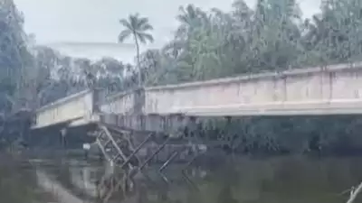 ആലപ്പുഴയില്‍ നിര്‍മ്മാണത്തിലിരിക്കുന്ന പാലത്തിന്റെ സ്പാന്‍ തകര്‍ന്നുവീണു; വെള്ളത്തില്‍ വീണ ഒരാളുടെ മൃതദേഹം കണ്ടെത്തി