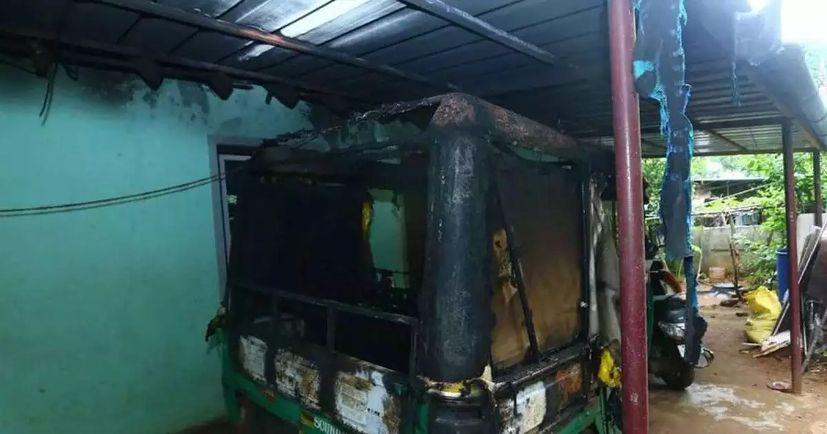 മകളെ ശല്യംചെയ്തത് ചോദ്യംചെയ്തു; അയല്വാസിയുടെ ഓട്ടോറിക്ഷ കത്തിച്ച യുവാവ് പിടിയില്