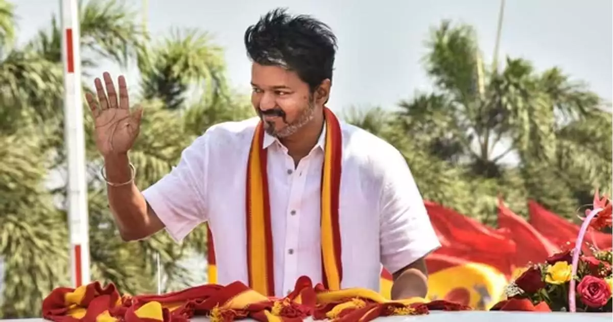 'സിംഹം ഇറങ്ങുന്നത് വേട്ടയാടാൻ, 234 സീറ്റിലും ഞാൻ തന്നെ സ്ഥാനാർഥി, മത്സരം ഡിഎംകെയും ടിവികെയും തമ്മിൽ': വിജയ്