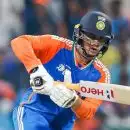 'ആദ്യം നീ ഒരു സിംഗിൾ എടുക്ക്, എന്നിട്ട് ആക്രമിച്ച് കളിക്ക്, അമിതാവേശം നല്ലതല്ല'; അഭിഷേകിനെ ഉപദേശിച്ച് സുനിൽ ഗവാസ്കർ