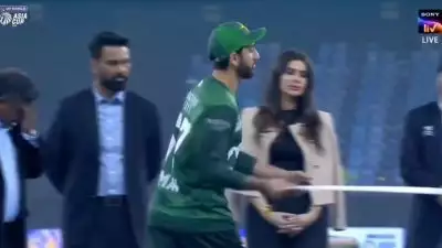 Asia Cup Final: സമ്മാനദാന ചടങ്ങിൽ ആഗയുടെ പരാക്രമം, റണ്ണേഴ്സ് അപ് ചെക്ക് വലിച്ചെറിഞ്ഞു