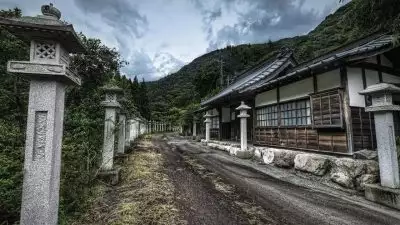 ജപ്പാനിലെ ഒഴിഞ്ഞുകിടക്കുന്ന ആയിരക്കണക്കിന് 'അകിയ'കൾക്ക് പിന്നിൽ...