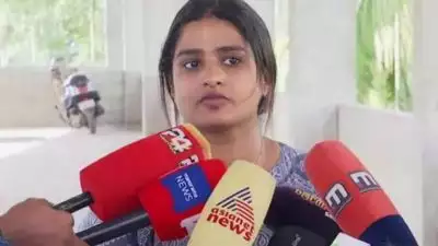 'അച്ഛൻ പാർട്ടിക്ക് വേണ്ടി ഉണ്ടാക്കിയ സാമ്പത്തിക ബാധ്യത ഞങ്ങളുടെ തലയിലാക്കുകയാണ്, സിപിഐഎം സഹായ സന്നദ്ധത അറിയിച്ചിട്ടുണ്ടെങ്കിൽ അത് കോൺഗ്രസിൻ്റെ പരാജയം'; പത്മജ