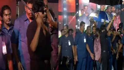 ട്രെയ്‌ലർ ലോഞ്ചിനിടെ വാളെടുത്ത് വീശി; പവൻ കല്യാണിൻ്റെ അഭ്യാസപ്രകടനത്തിനിടെ ബോഡിഗാർഡ് രക്ഷപെട്ടത് തലനാരിഴയ്ക്ക്