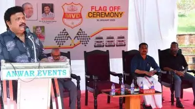 'പ്രതീക്ഷിച്ച ആളില്ല, പരിപാടി റദ്ധാക്കി സ്റ്റേജിൽ നിന്നും ഇറങ്ങിപ്പോയി മന്ത്രി ഗണേഷ് കുമാർ'; അസിസ്‌റ്റൻ്റ് ട്രാൻസ്പോർട്ട് കമ്മീഷണർക്ക് കാരണം കാണിക്കൽ നോട്ടീസ്