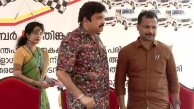 ഉദ്യേശിച്ച പോലെ ആളില്ല; സ്വന്തം വകുപ്പിന്റെ ചടങ്ങില്‍ നിന്ന് ഇറങ്ങിപ്പോയി ഗണേഷ് കുമാർ, നടപടിയുണ്ടാകുമെന്ന് മുന്നറിയിപ്പ്