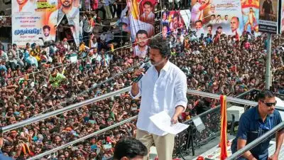 കരൂർ ദുരന്തം; ടിവികെ പ്രാദേശിക നേതാവും ഓൺലൈൻ മാധ്യമപ്രവർത്തകനും കസ്റ്റഡിയിൽ, കൂടുതൽ നടപടിക്ക് സാധ്യത