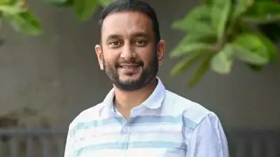 'കപ്പലണ്ടി വിറ്റ് നടന്നാ മതിയായിരുന്നു'; പരിഹാസവുമായി പി കെ ഫിറോസ്