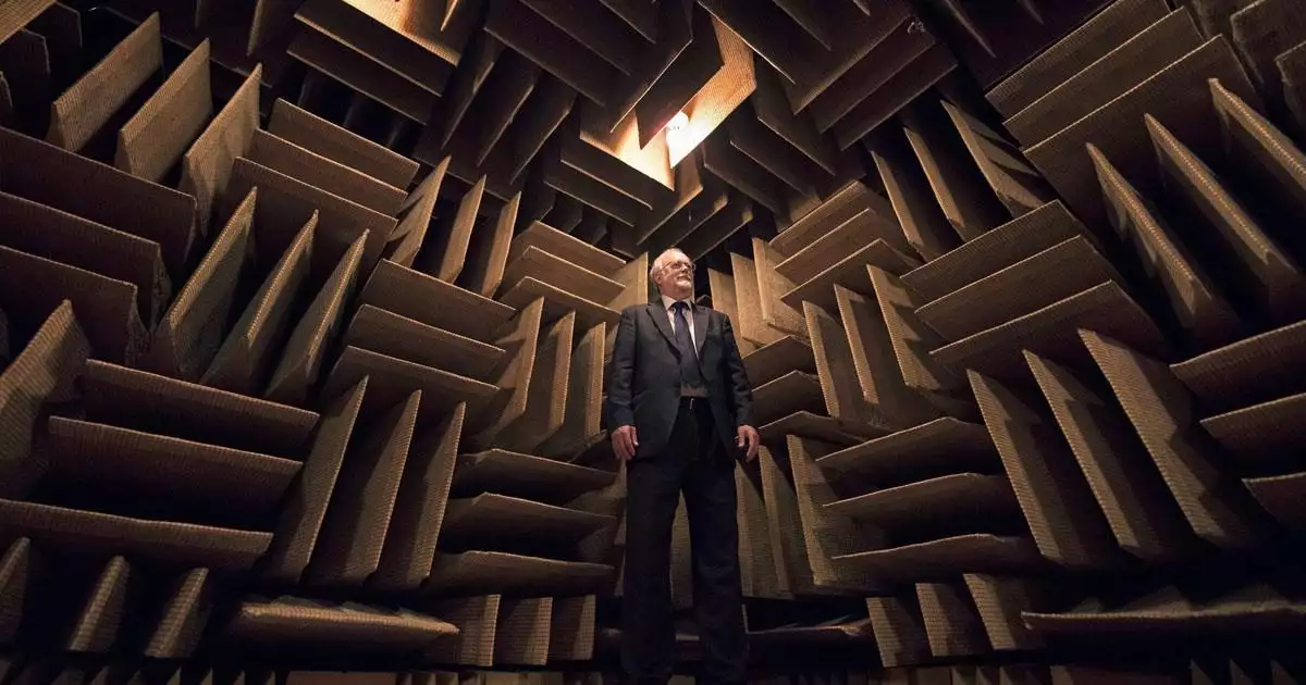 കണ്ണടയ്ക്കുന്നത് വരെ കേൾക്കാൻ കഴിയുന്ന മുറി !