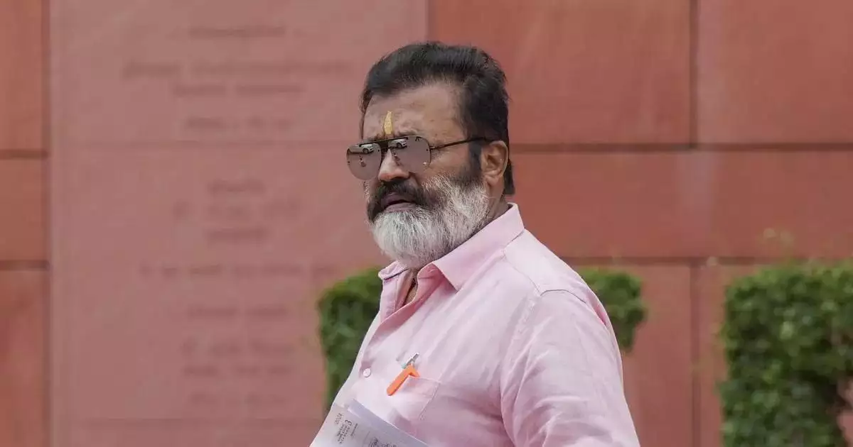 'എയിംസ് ആലപ്പുഴയിൽ തന്നെ, ആരെങ്കിലും തടഞ്ഞാൽ തൃശ്ശൂരിൽ കൊണ്ടുവരും'; സുരേഷ് ഗോപി