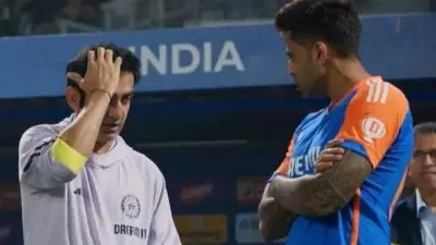 'ഗംഭീറും സൂര്യയും കാണിക്കുന്നത് ശുദ്ധ മണ്ടത്തരമാണ്, ആ സ്റ്റാർ ബാറ്ററെ എന്തിനു തഴയുന്നു'; തുറന്നടിച്ച് ഓസ്‌ട്രേലിയൻ താരം