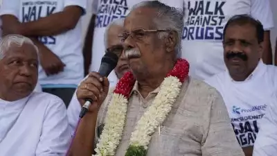 'പൊലീസിൻ്റെ ഇടികൊണ്ട് മരിക്കാൻ പറ്റാത്തതുകൊണ്ട് ബഹുമാനമില്ലെങ്കിലും ബഹു. മന്ത്രിയെന്ന് വിളിക്കാം, ഇല്ലെങ്കിൽ ജയിലിൽ പോകേണ്ടി വരും'; പരിഹസിച്ച് ടി. പത്മനാഭൻ